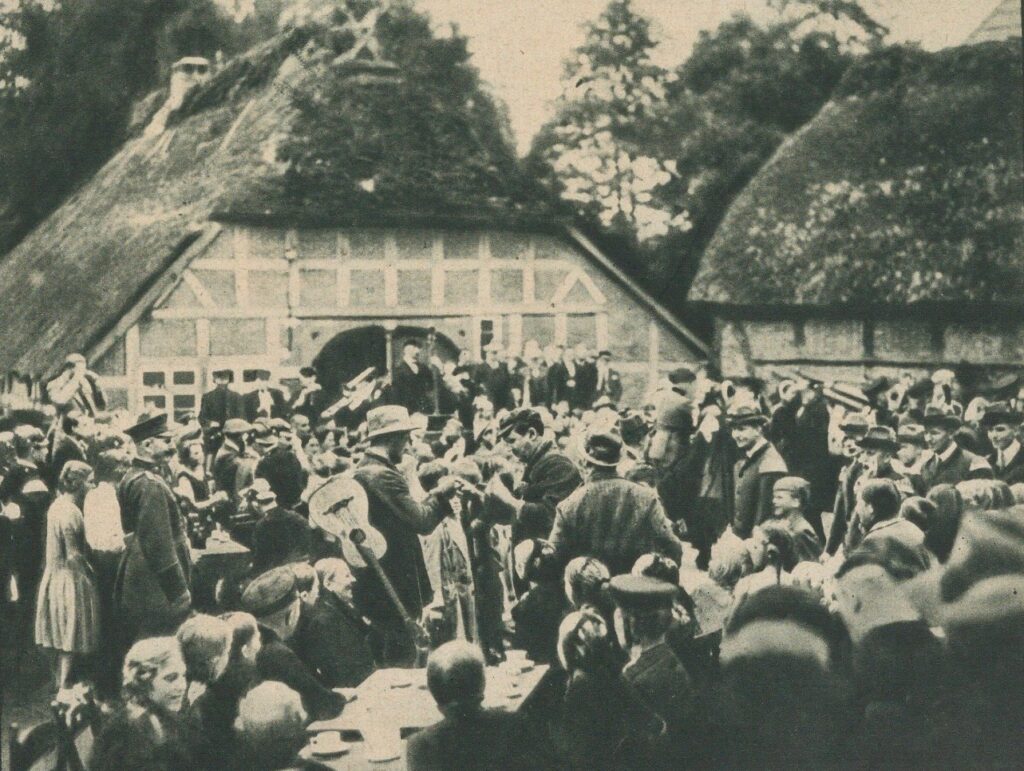 Filmaufnahmen auf dem Meyerhof in Scheeßel, Sonntag 18. September 1932. Karl Blume, Hans Behrendt, Scheeßeler Trachtenverein.