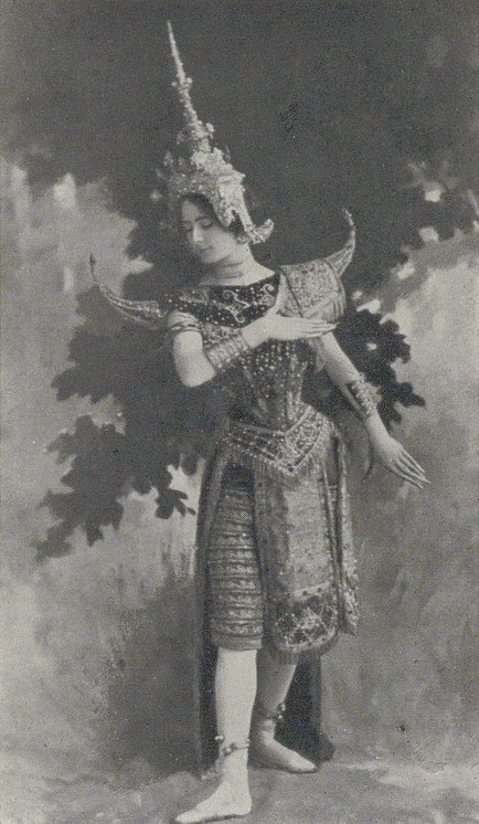 Cléo de Mérode im danse cambodgienne (Version 2)