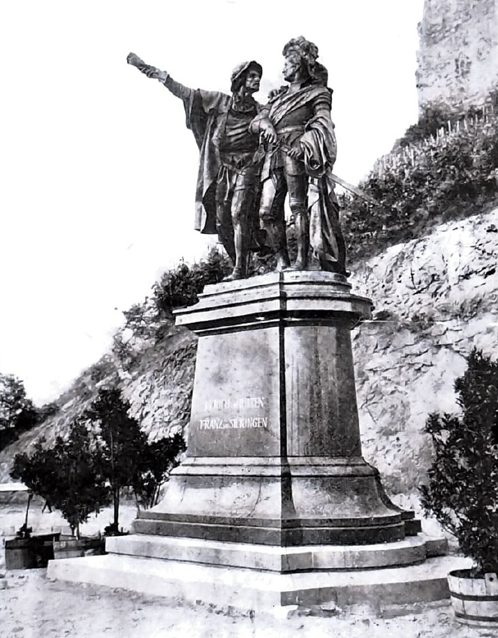 Das Hutten-Sickingen-Denkmal vor der Ebernburg (Foto von 1910)